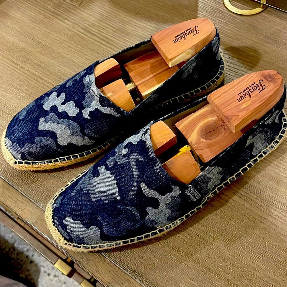 Size 11.5 mens Soludo Espadrilles. Rare BLUE CAMO!